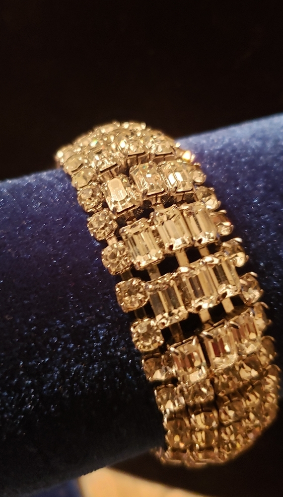 Vintage Weiss rhinestone bracelet.